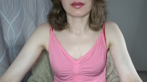 Snapshot of sophiemisss chatting on July 2, 6:30 am Sophiemisss online show from July 2, 6:30 am