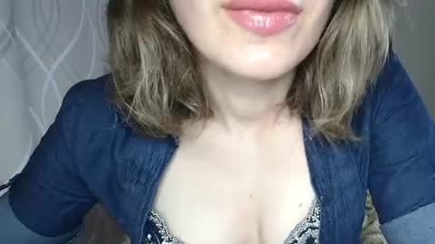 Snapshot of sophiemisss chatting on July 4, 6:19 am Sophiemisss online show from July 4, 6:19 am