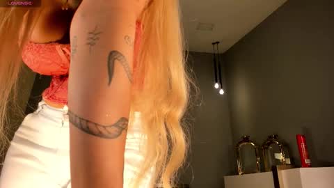 Snapshot of sophiepalmerx chatting on October 4, 10:46 am Sophie Palmer online show from October 4, 10:46 am