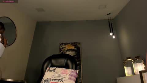 Snapshot of sophiepalmerx chatting on October 31, 10:49 am Sophie Palmer online show from October 31, 10:49 am