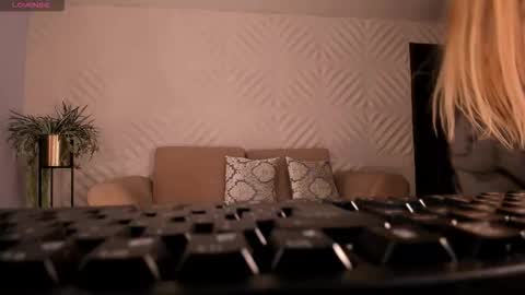 Snapshot of sophiepalmerx chatting on November 21, 10:58 am Sophie Palmer online show from November 21, 10:58 am