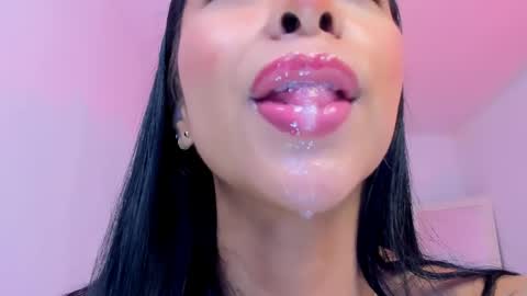 sophierooy online show from April 29, 2:32 pm