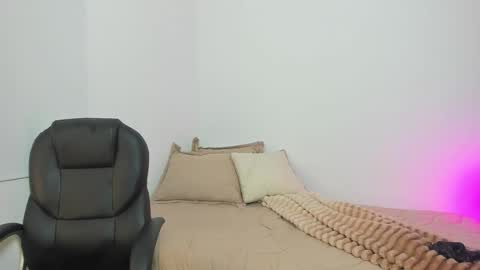 Snapshot of sophiesoft_ chatting on May 16, 2:16 pm Sophy online show from May 16, 2:16 pm