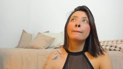 Snapshot of sophiesoft_ chatting on May 30, 9:45 pm Sophy online show from May 30, 9:45 pm