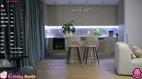       online show from December 21, 9:44 pm