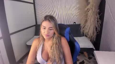 sophiewatson_ online show from June 24, 2:05 pm