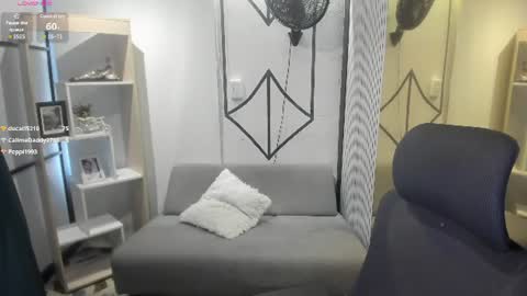 sophiewatson_ online show from June 27, 1:17 pm