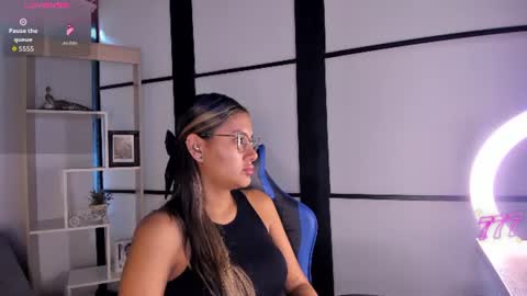 sophiewatson_ online show from July 6, 12:02 pm