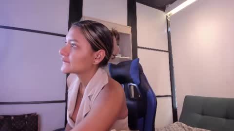 sophiewatson_ online show from July 12, 1:57 pm