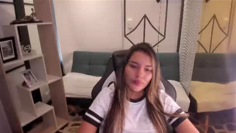 sophiewatson_ online show from July 20, 1:57 pm