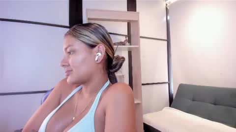 sophiewatson_ online show from July 21, 3:36 pm