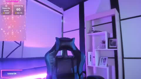 sophiewatson_ online show from July 28, 6:20 pm