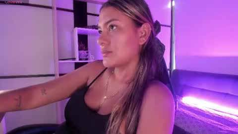 sophiewatson_ online show from August 3, 12:54 pm