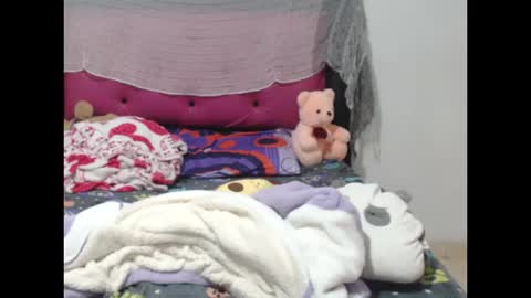 Snapshot of sophiia8 chatting on October 16, 11:50 pm sophiia8 online show from October 16, 11:50 pm