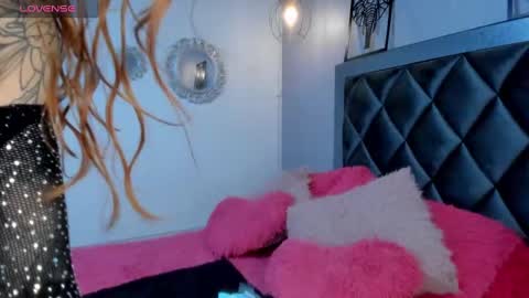 sophi online show from December 19, 2:02 pm