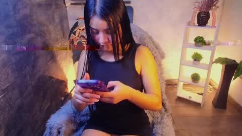 Snapshot of sophyadams_ chatting on April 18, 4:49 am Sophy online show from April 18, 4:49 am