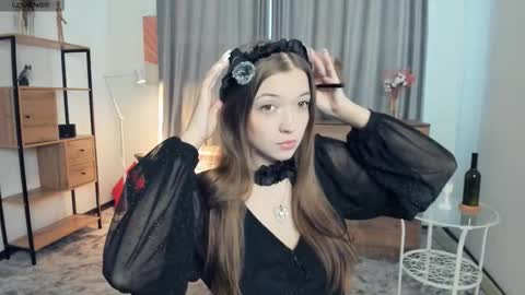 Snapshot of sophystarks chatting on December 14, 7:36 am Emilia You can call me Emmy online show from December 14, 7:36 am