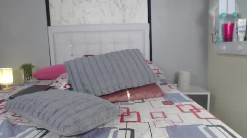 Snapshot of sopphiefox chatting on December 20, 4:14 pm Sofia online show from December 20, 4:14 pm
