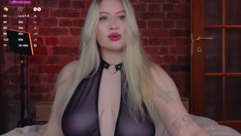 Snapshot of soulmeinme chatting on October 31, 8:21 pm soulmeinme online show from October 31, 8:21 pm