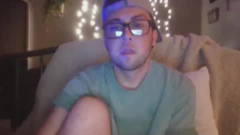 Snapshot of southernpeach95 chatting on December 1, 6:51 am SouthernPeach online show from December 1, 6:51 am