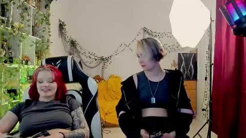 Leah online show from September 17, 6:20 pm
