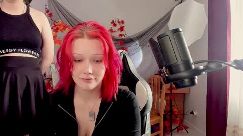 Snapshot of sova_energy chatting on October 14, 10:27 am Leah online show from October 14, 10:27 am