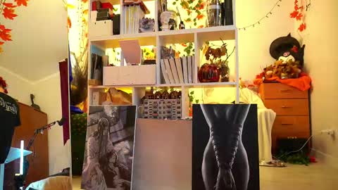 Snapshot of sova_energy chatting on November 16, 12:11 pm Leah online show from November 16, 12:11 pm