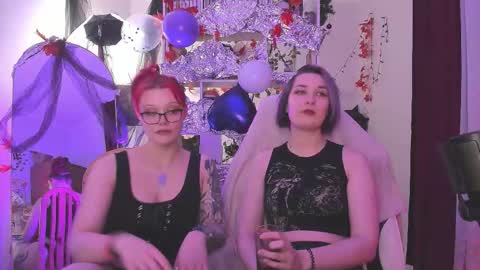 Snapshot of sova_energy chatting on December 15, 4:22 pm Leah online show from December 15, 4:22 pm