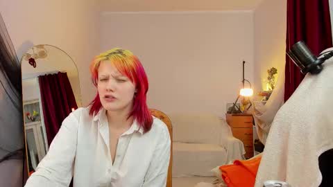 Snapshot of sova_energy chatting on February 15, 10:28 pm Leah online show from February 15, 10:28 pm