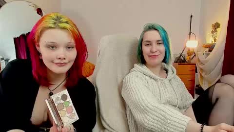 Snapshot of sova_energy chatting on February 17, 12:29 am Leah online show from February 17, 12:29 am