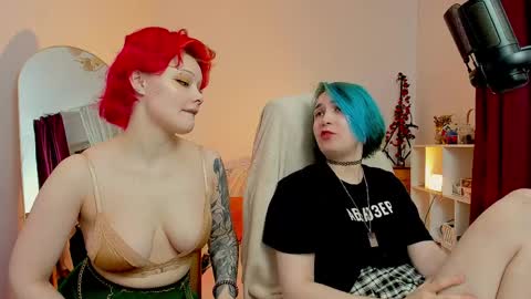 Snapshot of sova_energy chatting on March 11, 5:19 pm Leah online show from March 11, 5:19 pm
