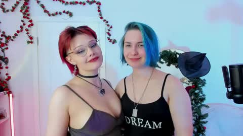 Snapshot of sova_energy chatting on April 11, 9:19 pm Leah online show from April 11, 9:19 pm