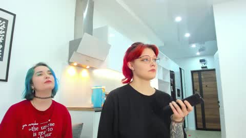 Snapshot of sova_energy chatting on May 3, 10:27 pm Leah online show from May 3, 10:27 pm