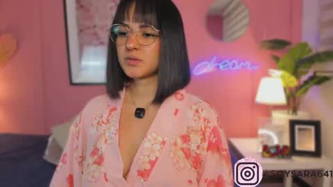 Snapshot of soysaraa_ chatting on April 17, 5:10 am Aleja online show from April 17, 5:10 am