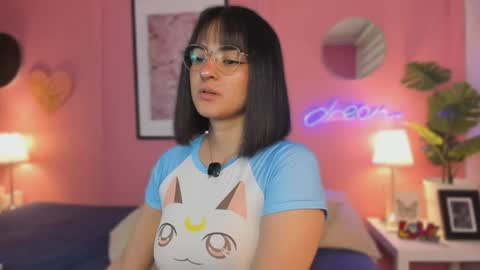 Snapshot of soysaraa_ chatting on April 28, 5:01 am Aleja online show from April 28, 5:01 am
