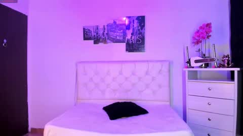      online show from October 3, 1:02 am