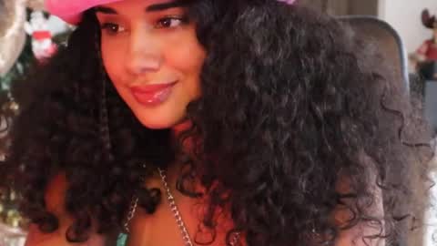 You want to talk to me more personal follow me in My Channel VIP  50 the discount       online show from December 26, 9:47 pm