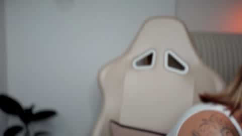 Snapshot of soytulu_ chatting on December 2, 10:23 pm brisa s online show from December 2, 10:23 pm