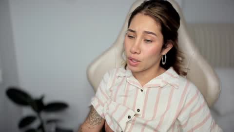 Snapshot of soytulu_ chatting on December 10, 6:49 pm brisa s online show from December 10, 6:49 pm