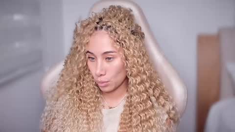 Snapshot of soytulu_ chatting on February 11, 4:35 pm brisa s online show from February 11, 4:35 pm