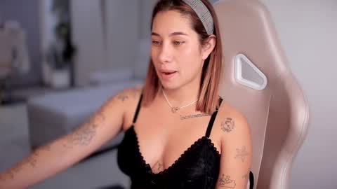 Snapshot of soytulu_ chatting on February 22, 1:00 am brisa s online show from February 22, 1:00 am