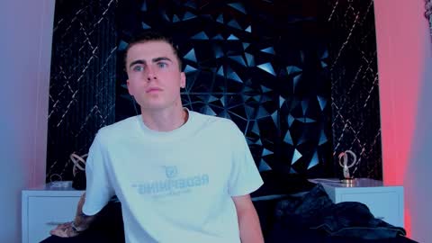 spaceboy_1 online show from February 13, 9:44 pm