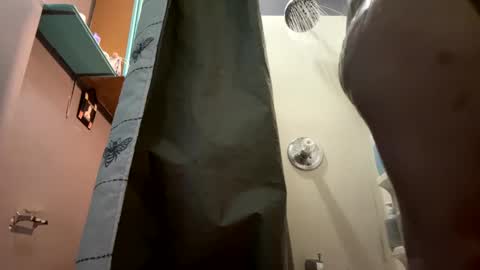 Snapshot of spaceyyybaby chatting on December 1, 10:10 pm Saturn online show from December 1, 10:10 pm