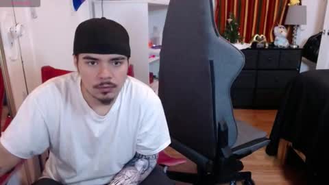 spanishcouple4255 online show from December 19, 6:04 pm