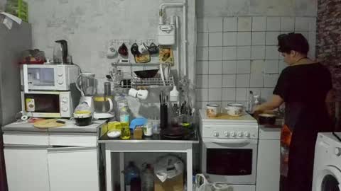 Snapshot of spanking_girls chatting on April 17, 10:13 pm Evgenia online show from April 17, 10:13 pm