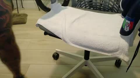 Snapshot of sparklenuts17 chatting on December 13, 4:05 pm sparklenuts17 online show from December 13, 4:05 pm