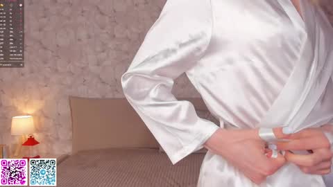 Snapshot of sparkly_k chatting on April 4, 7:28 am Kate online show from April 4, 7:28 am