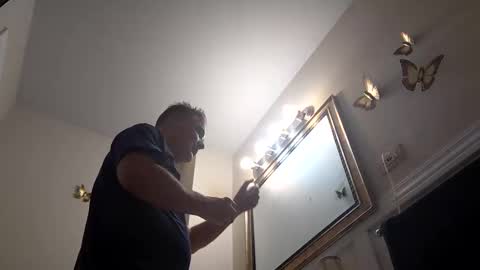 Snapshot of sparkyspeedway chatting on October 31, 12:55 am sparkyspeedway online show from October 31, 12:55 am