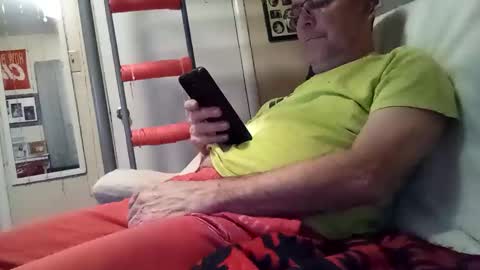 Snapshot of sparkyspeedway chatting on December 16, 3:00 am sparkyspeedway online show from December 16, 3:00 am