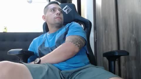 Snapshot of spartacus_cam chatting on February 12, 5:13 am online show from February 12, 5:13 am